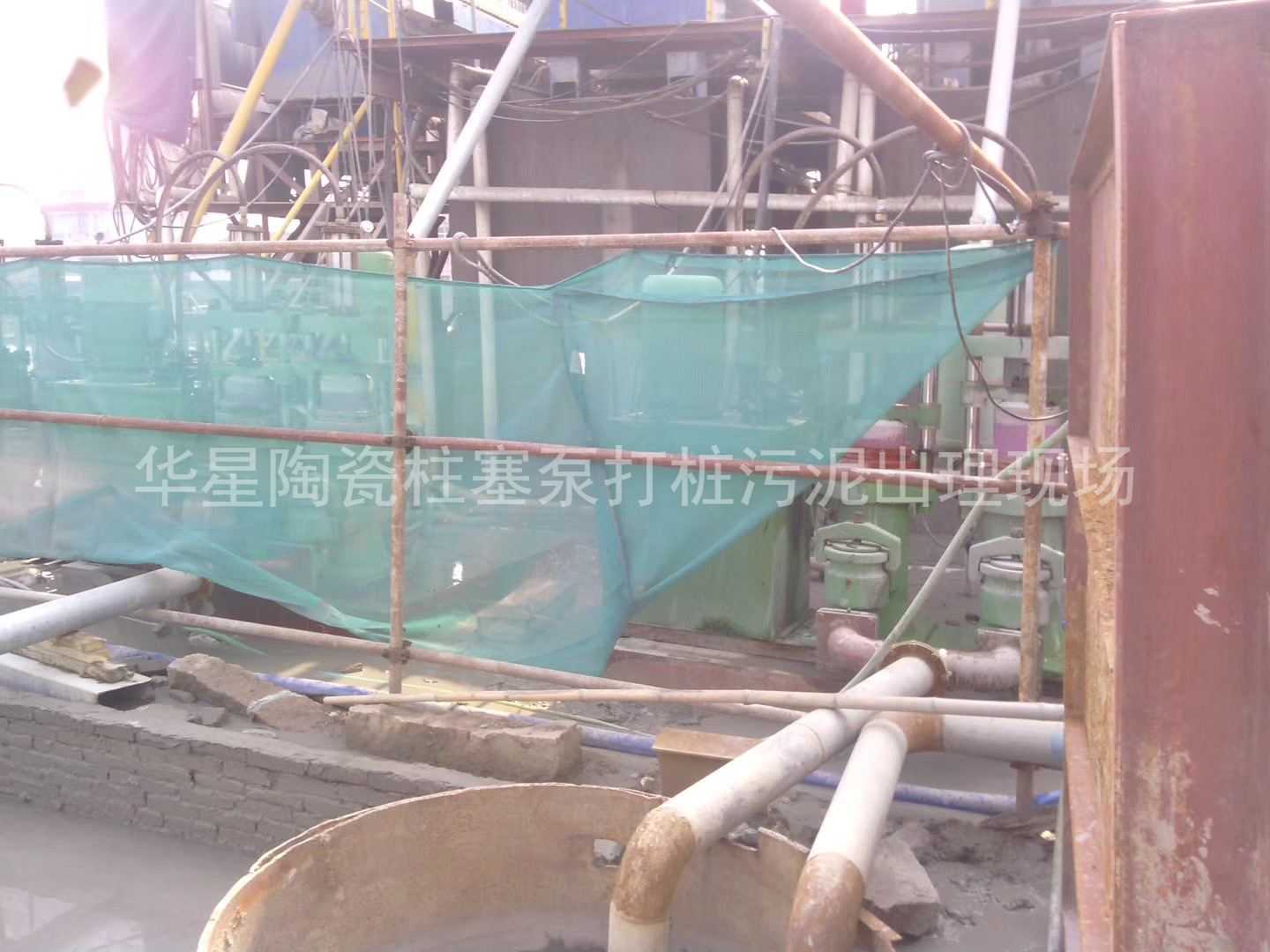 陶(tao)瓷柱(zhu)塞泵(beng)使用(yong)現場(chang)房地(di)産打(da)樁污(wu)泥出(chu)理