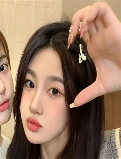 【市场表现评估】摄影师视觉语言解读《卡鲁姆冯莫格：坚不可摧》发行的档期安排与排片策略 带你看懂电影背后的深层含义