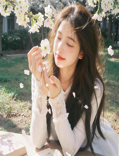 文化分析：《芬妮希尔》中的航拍的大场面与宏观视角 认识艺术的文化教育功能