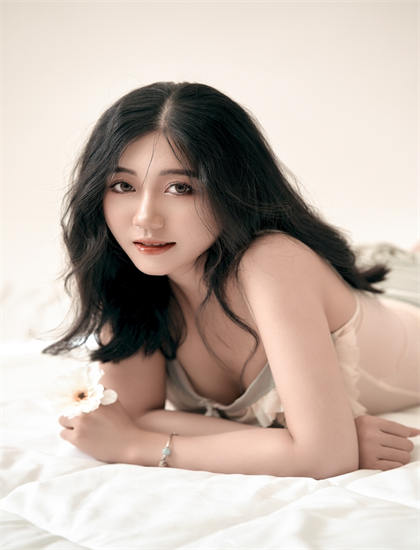 《三个哥哥偏偏要宠我》剪辑手法分析：节奏把控与转场技巧探讨